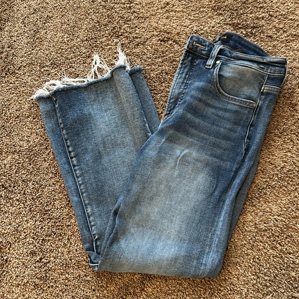 Social threads risen jeans